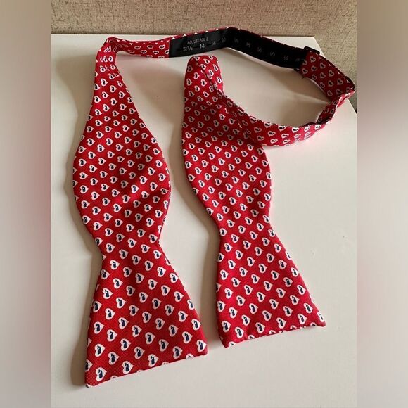 Vineyard Vines Red Hearts Silk Bow Tie for Kids - Playful & Charming - Picture 4 of 17